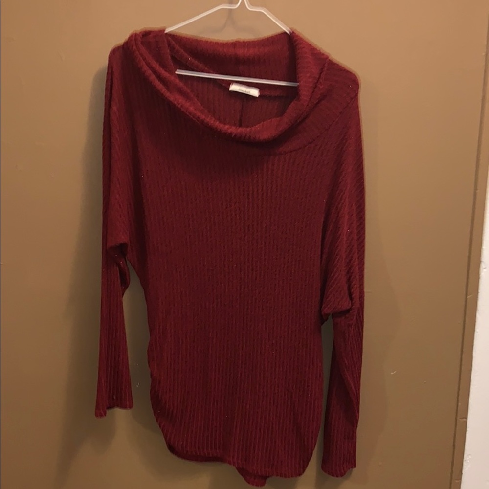 Women’s top with fold down collar